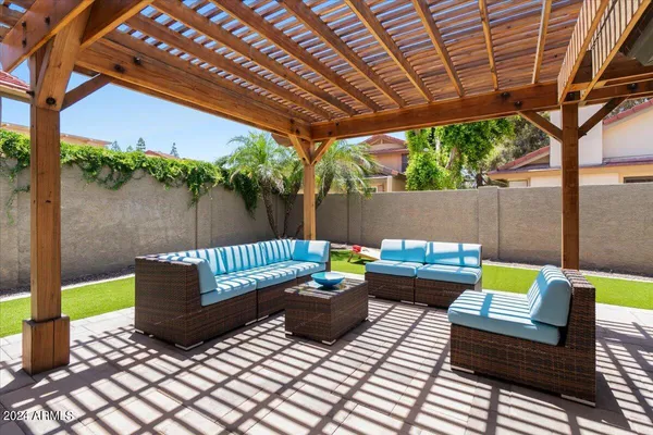 $3,895 | 687 North May Street, Chandler, AZ 85226