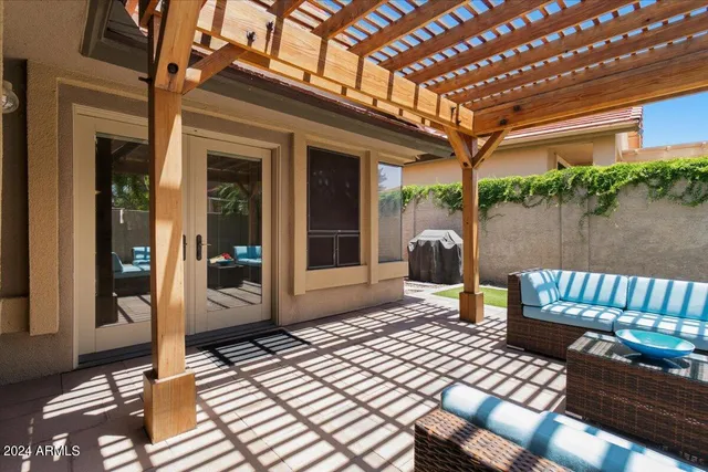 $3,895 | 687 North May Street, Chandler, AZ 85226