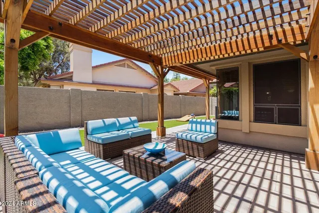 $3,895 | 687 North May Street, Chandler, AZ 85226