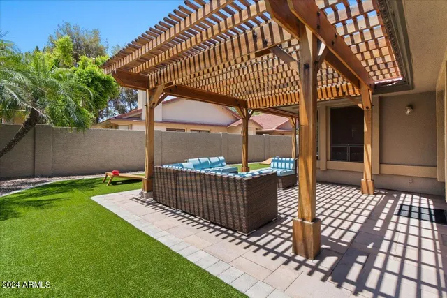 $3,895 | 687 North May Street, Chandler, AZ 85226