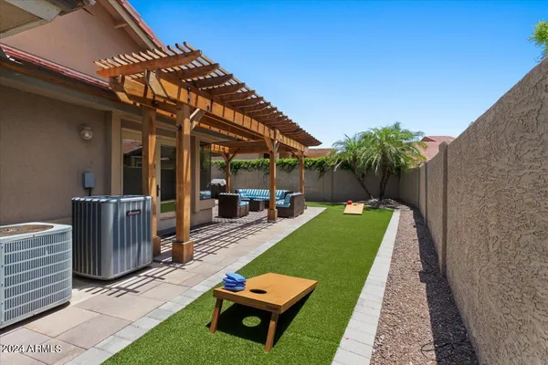 $3,895 | 687 North May Street, Chandler, AZ 85226