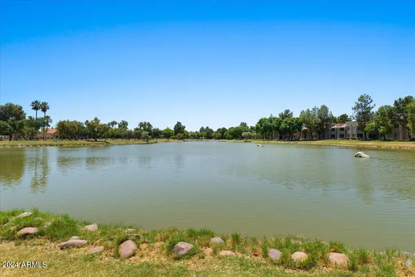 $3,895 | 687 North May Street, Chandler, AZ 85226