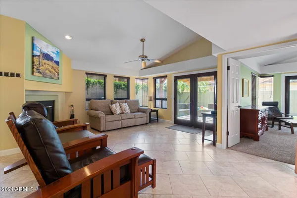 $3,895 | 687 North May Street, Chandler, AZ 85226