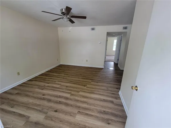 $865 | 3985 East Nc Highway, Pilot Mountain, NC 27041