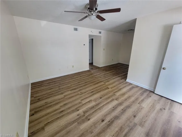 $865 | 3985 East Nc Highway, Pilot Mountain, NC 27041