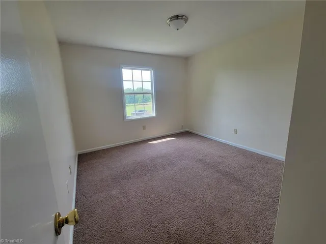 $865 | 3985 East Nc Highway, Pilot Mountain, NC 27041