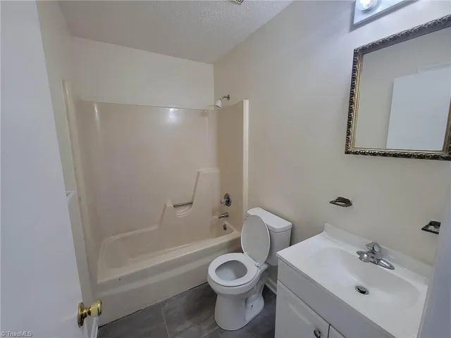 $865 | 3985 East Nc Highway, Pilot Mountain, NC 27041