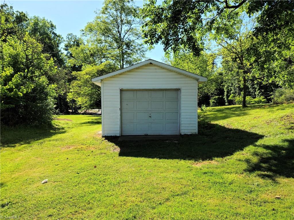 8074 Idols Road Clemmons, NC 27012 - Photo 19 of 21 Detached garage