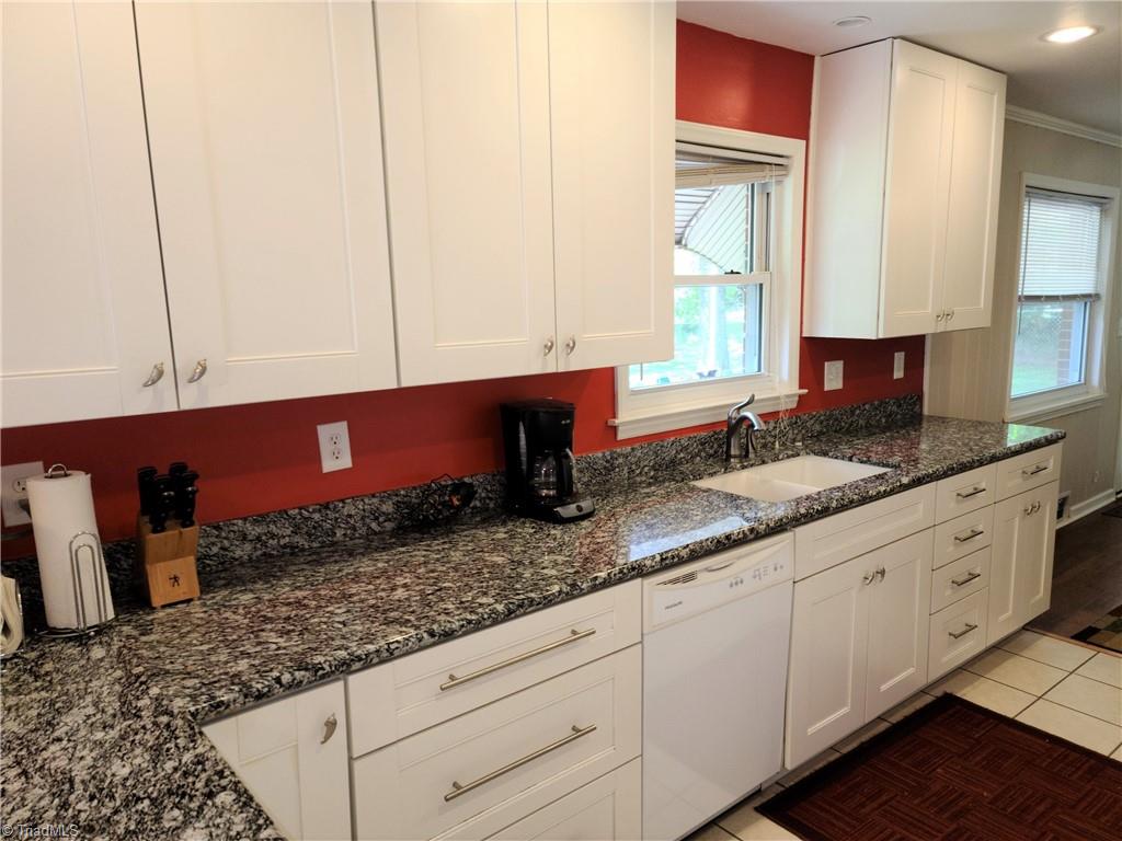 8074 Idols Road Clemmons, NC 27012 - Photo 4 of 21 Gallery Image 4