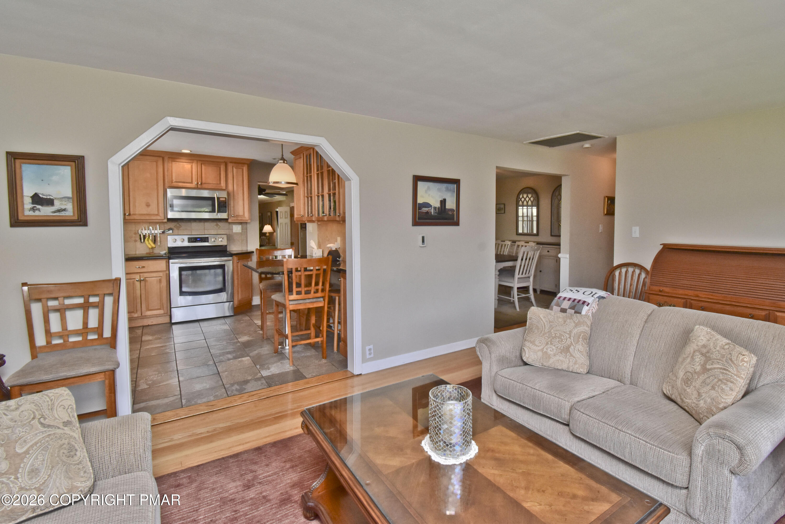 7515 Old Coach Road Stroudsburg, PA 18360 - Photo 19 of 59 6 Living Room