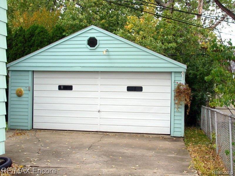 1322 Dorothea Road Berkley, MI 48072 - Photo 17 of 18 2 CAR GARAGE