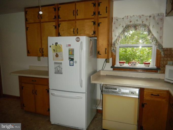 13 Lexington Road Hanover, MD 21076 - Photo 3 of 20 Kitchen