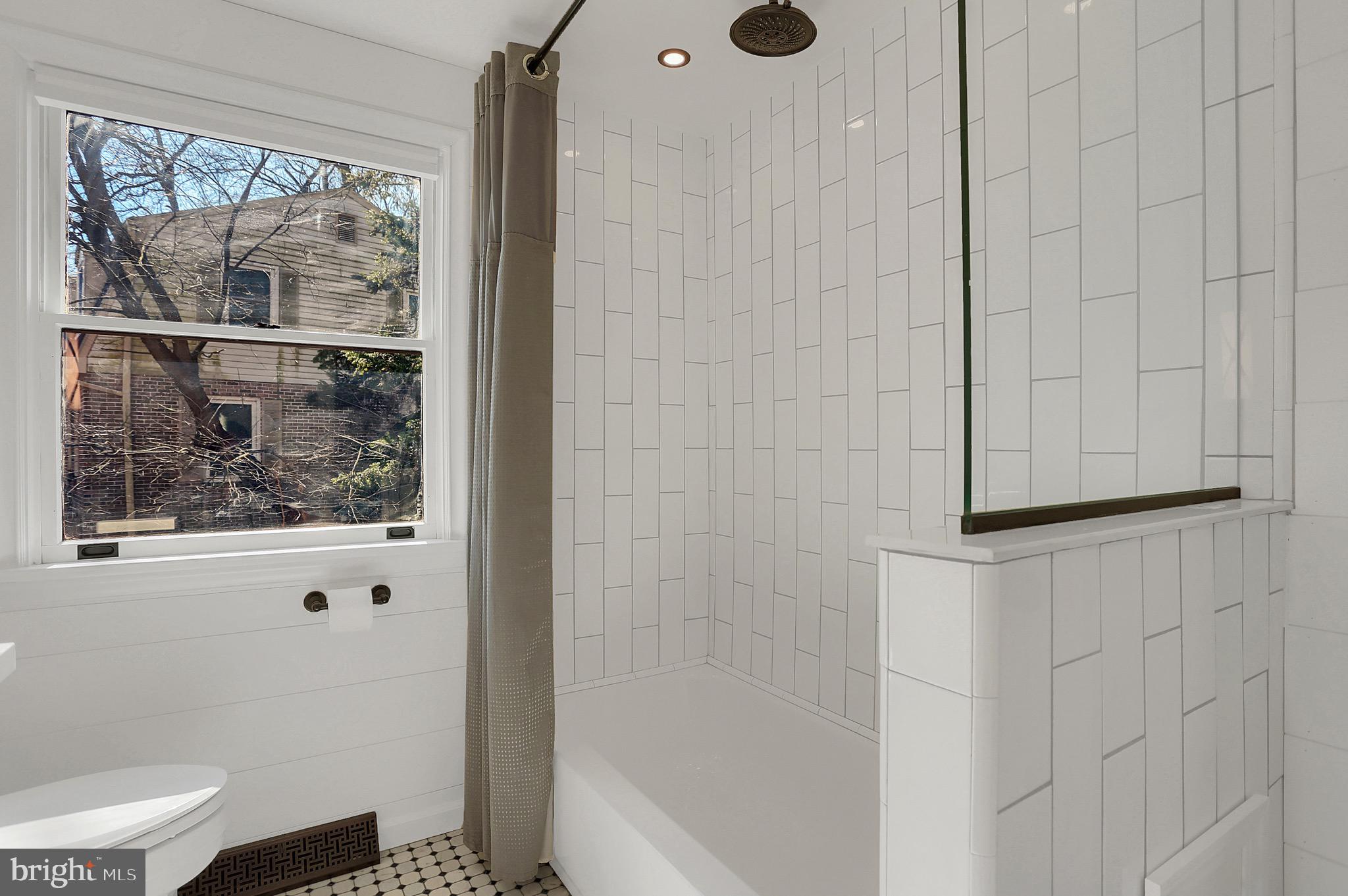 1148 Mill Mar Road Lancaster, PA 17601 - Photo 29 of 47 2nd floor full bath