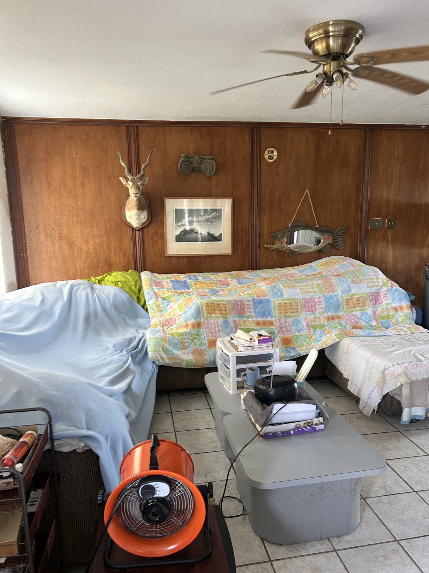 11135 Sportsman Road Galveston, TX 77554 - Photo 10 of 18 a living room with furniture and a air conditioner vent