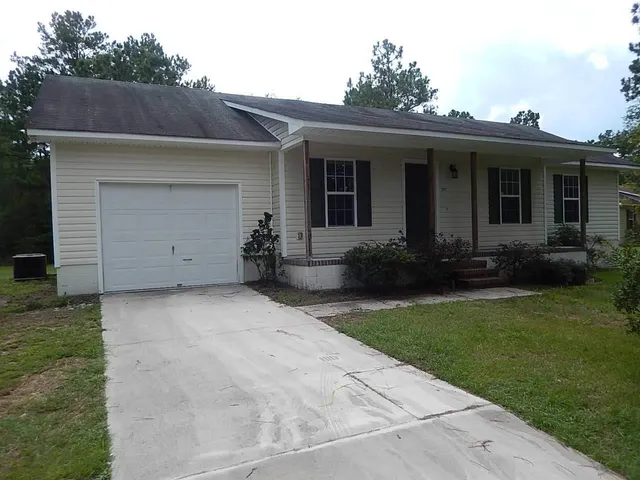 $1,400 | 5977 Burgaw Highway, Maple Hill, NC 28454