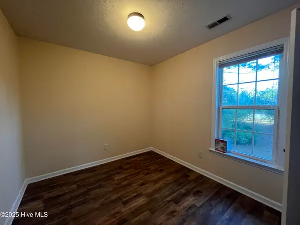 $1,400 | 5977 Burgaw Highway, Maple Hill, NC 28454