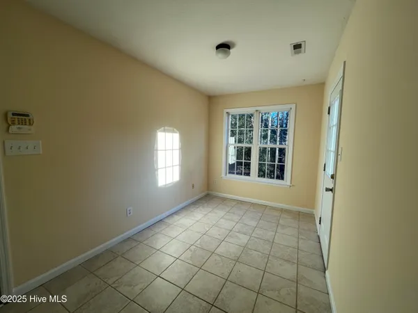 $1,400 | 5977 Burgaw Highway, Maple Hill, NC 28454