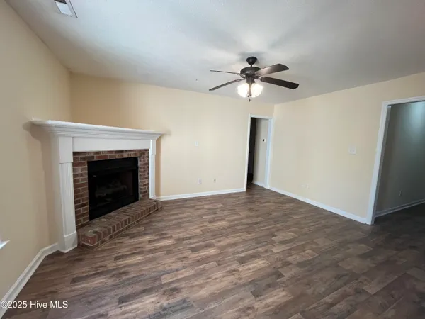 $1,400 | 5977 Burgaw Highway, Maple Hill, NC 28454