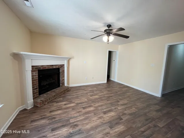 $1,400 | 5977 Burgaw Highway, Maple Hill, NC 28454