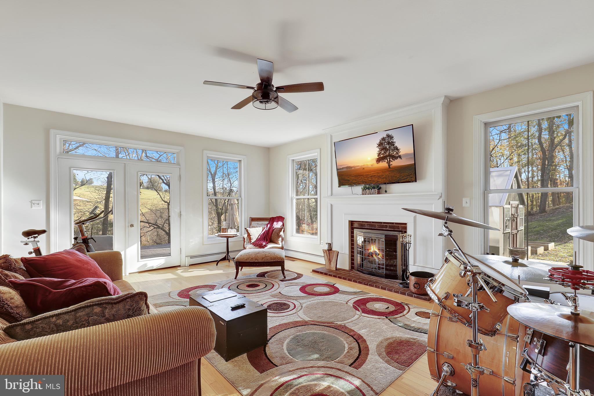 9271 Maidstone Road Delaplane, VA 20144 - Photo 15 of 49 Family Room