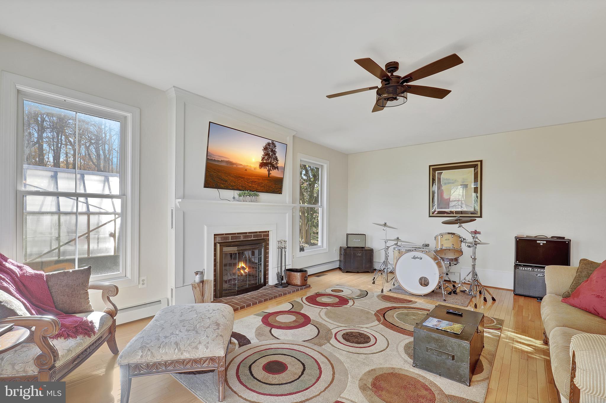 9271 Maidstone Road Delaplane, VA 20144 - Photo 16 of 49 Family Room