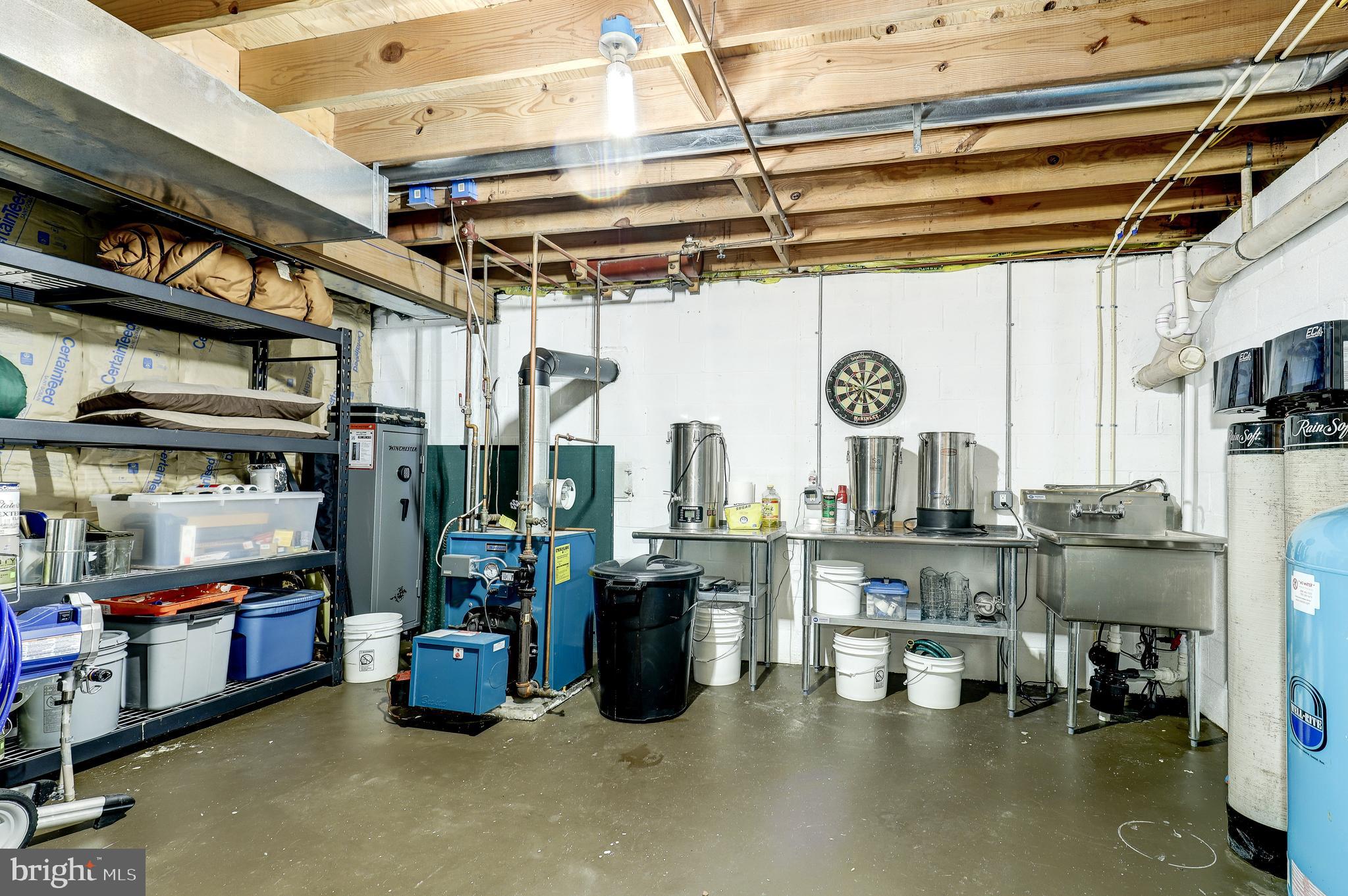 9271 Maidstone Road Delaplane, VA 20144 - Photo 30 of 49 Store & Work Space