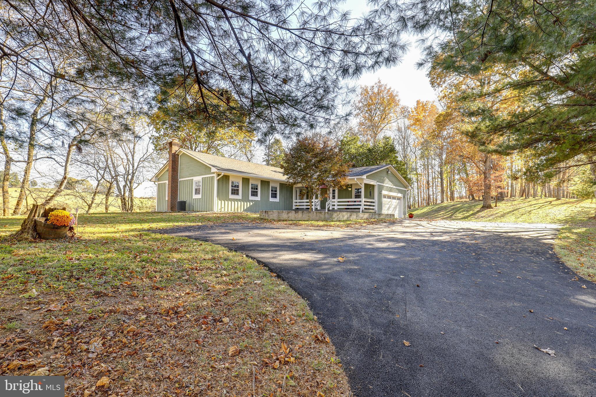 9271 Maidstone Road Delaplane, VA 20144 - Photo 47 of 49 Driveway View of Home