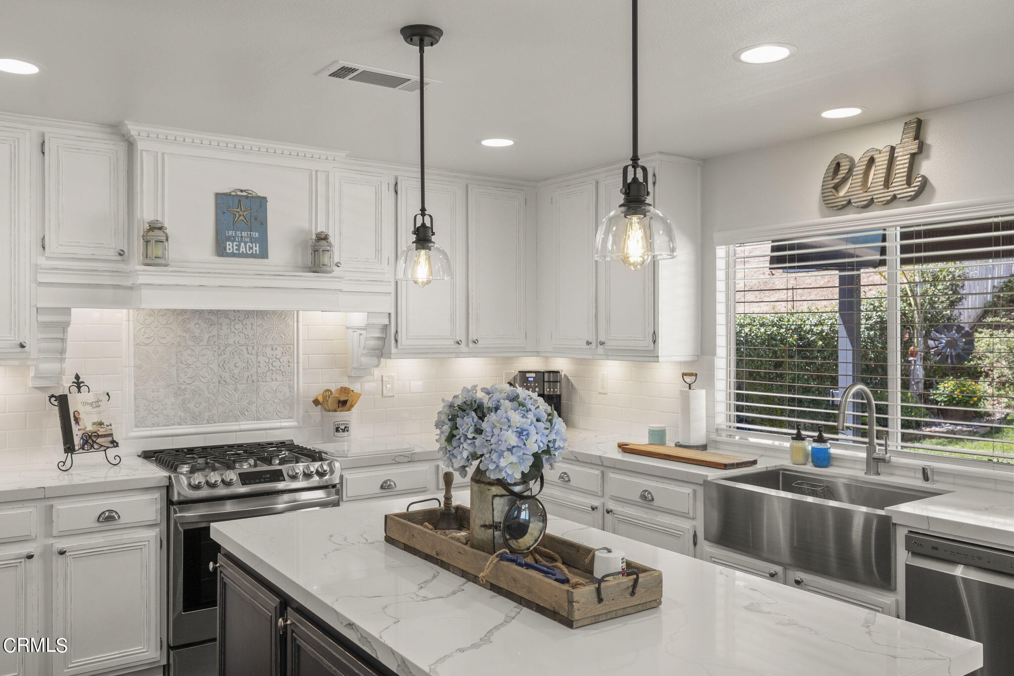 32807 Ridge Top Lane Castaic, CA 91384 - Photo 15 of 67 Kitchen