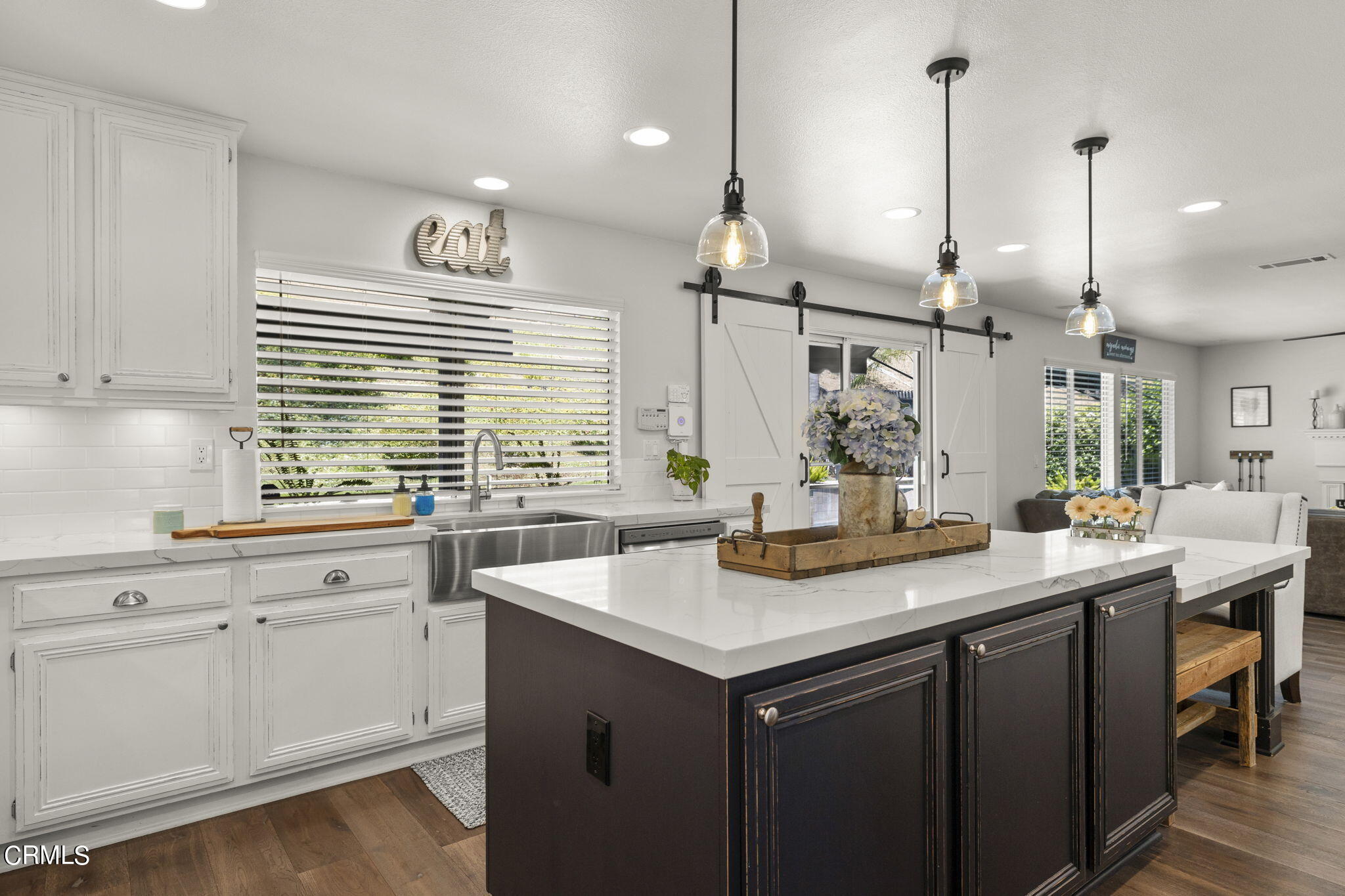 32807 Ridge Top Lane Castaic, CA 91384 - Photo 16 of 67 Entertaining Kitchen