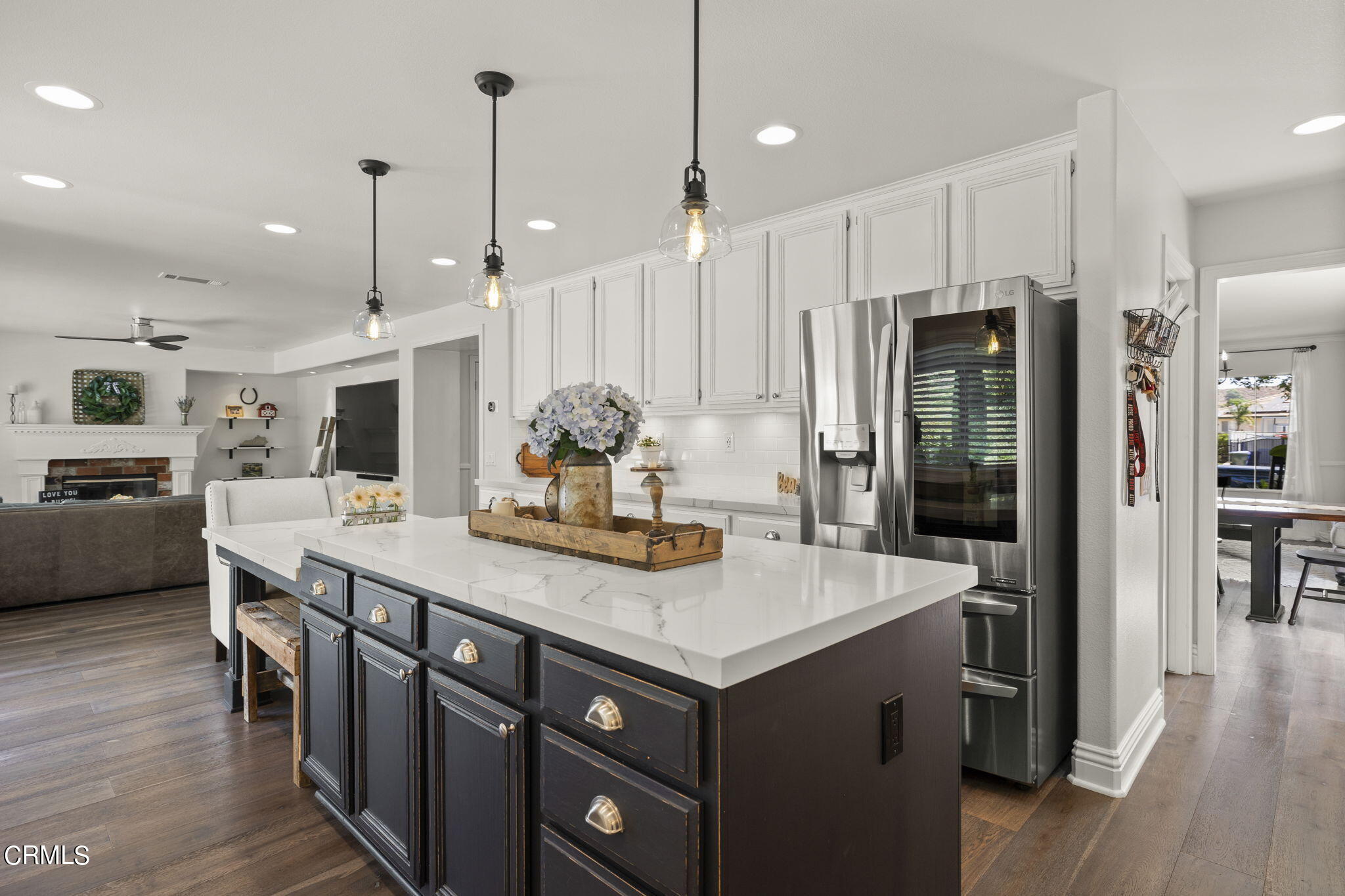 32807 Ridge Top Lane Castaic, CA 91384 - Photo 21 of 67 Entertaining Kitchen