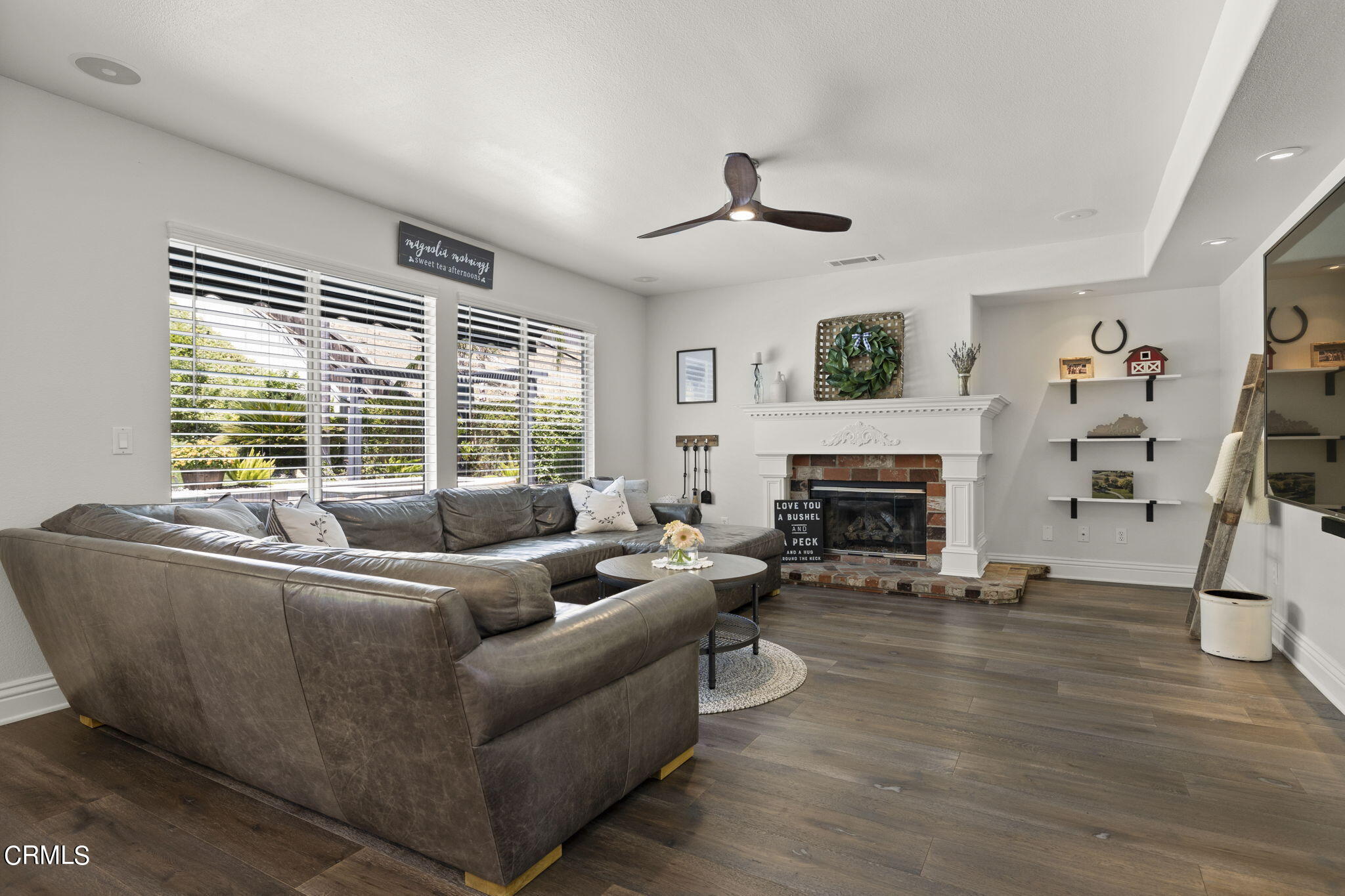 32807 Ridge Top Lane Castaic, CA 91384 - Photo 25 of 67 Family Room
