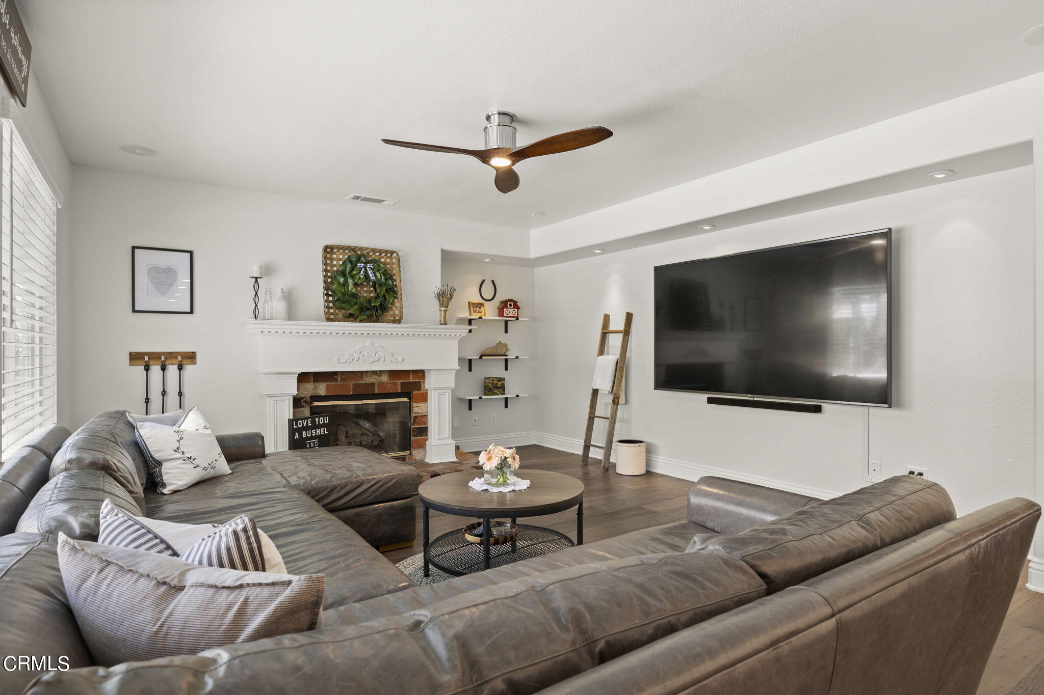 32807 Ridge Top Lane Castaic, CA 91384 - Photo 26 of 67 Family Room