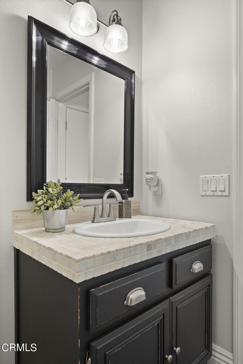 32807 Ridge Top Lane Castaic, CA 91384 - Photo 28 of 67 Level One Powder Room