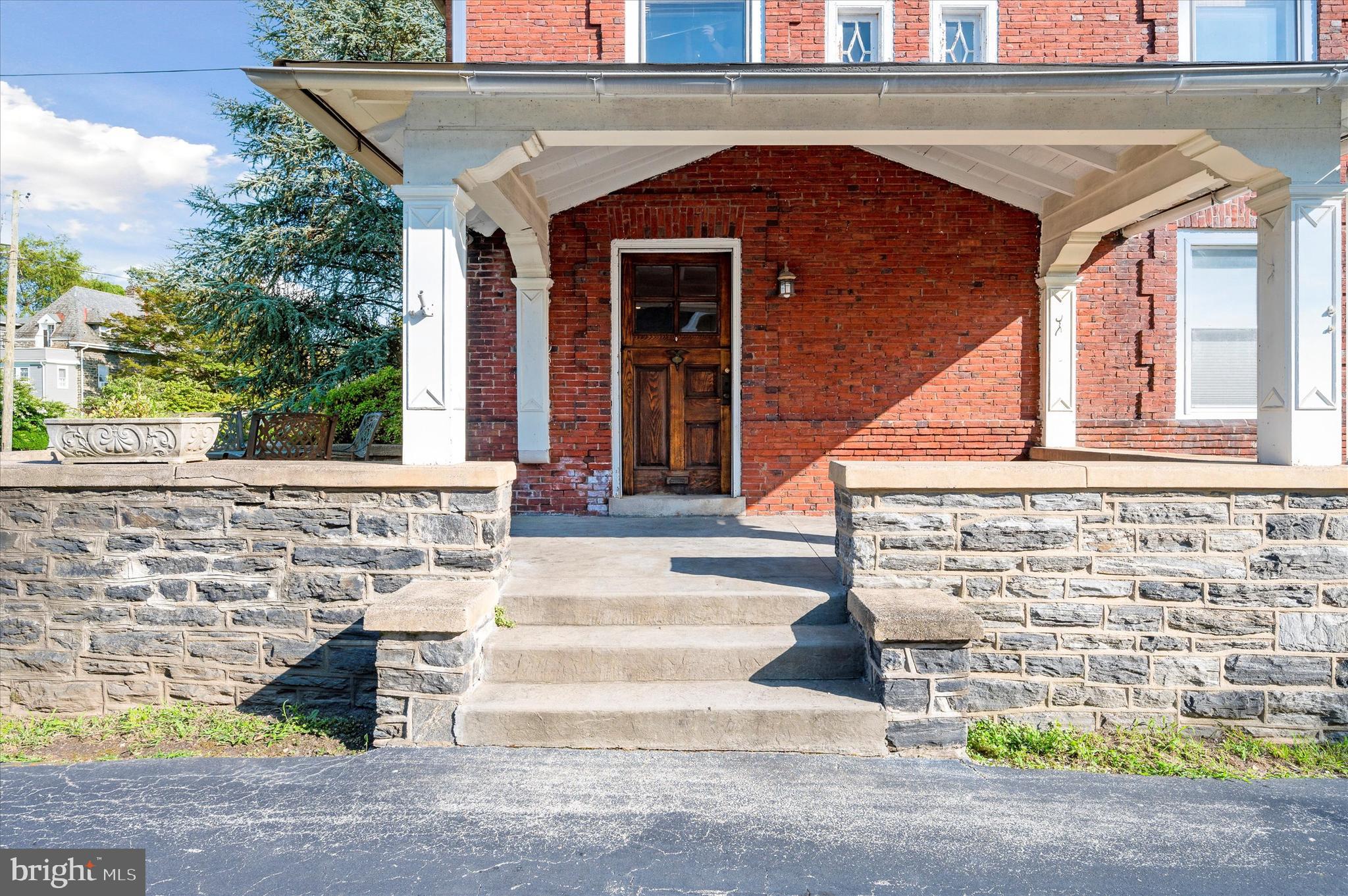 302 Lansdowne Road Havertown, PA 19083 - Photo 4 of 35