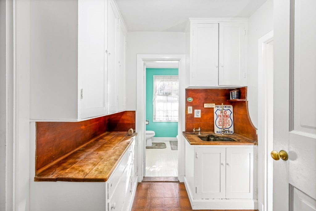 65 Brook Hill Road Milton, MA 02186 - Photo 11 of 38 Gallery Image 11