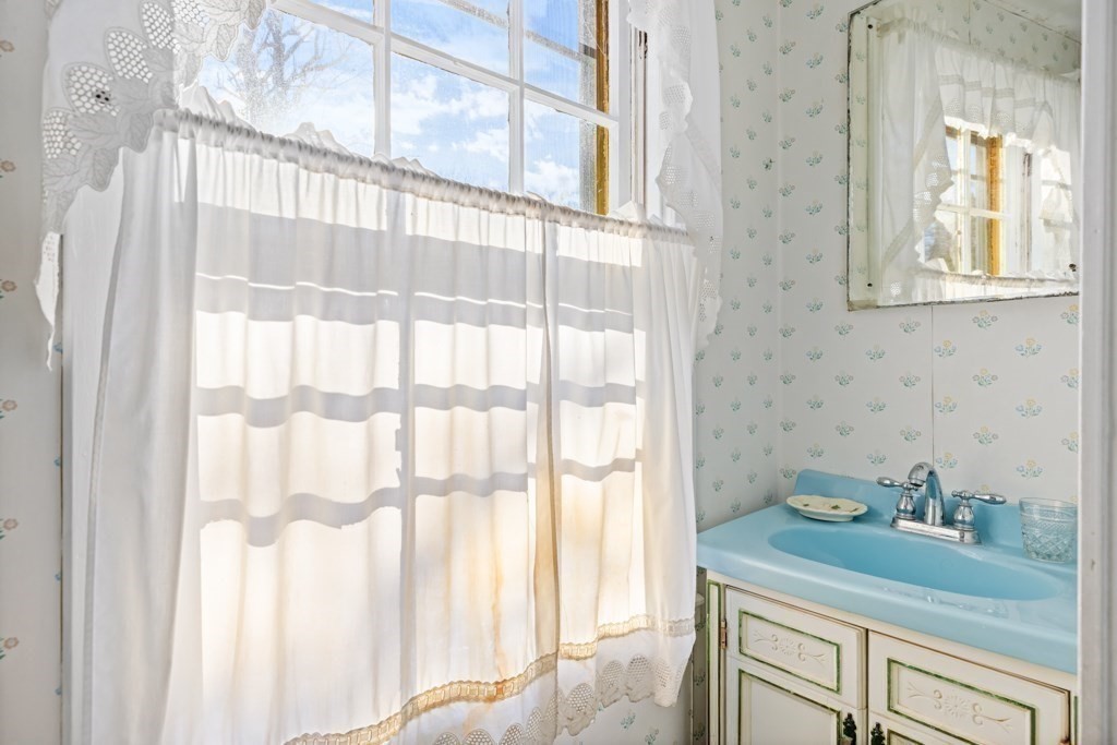 65 Brook Hill Road Milton, MA 02186 - Photo 25 of 38 Gallery Image 25