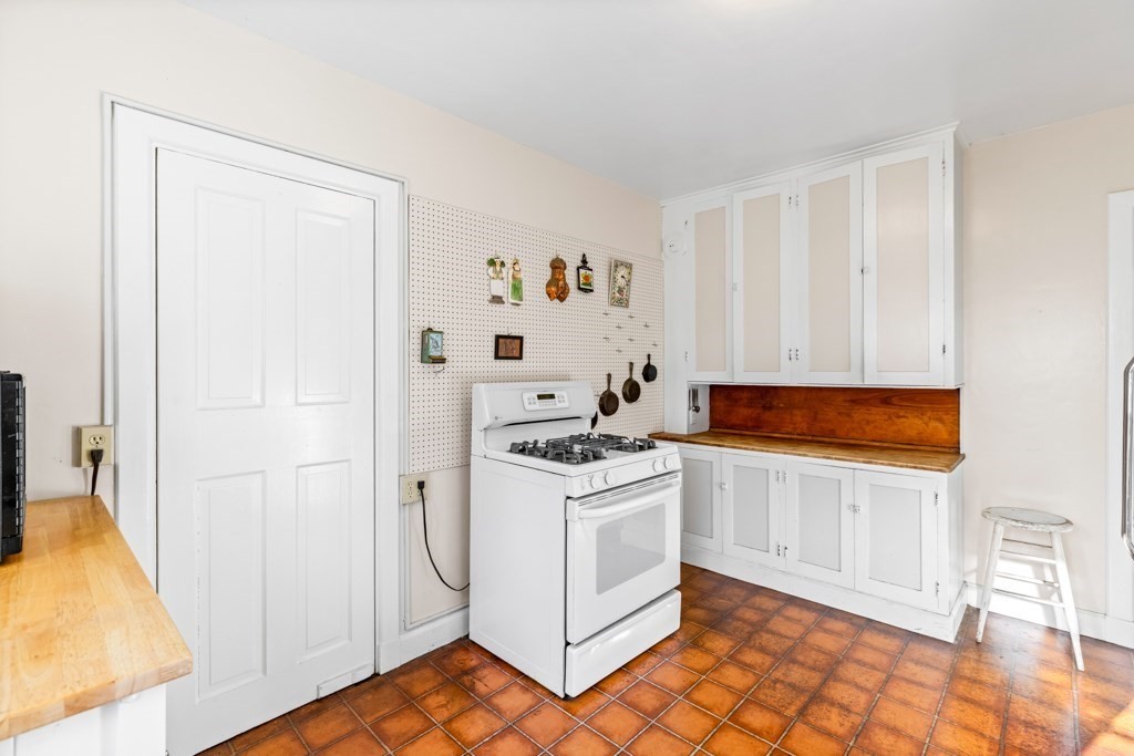 65 Brook Hill Road Milton, MA 02186 - Photo 10 of 38 Gallery Image 10