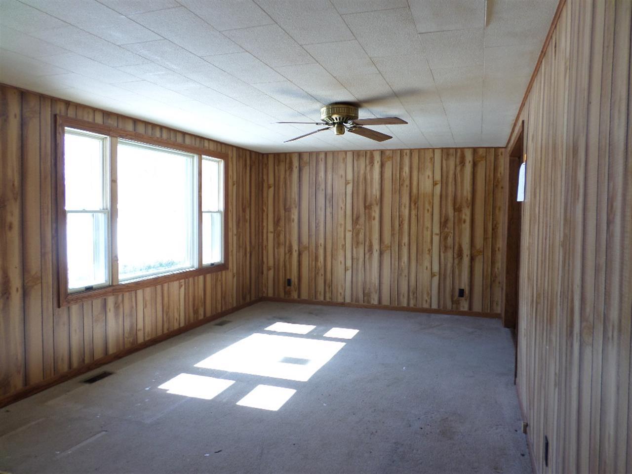 15427 Doris Road Bristol, IN 46507 - Photo 3 of 19 Gallery Image 3