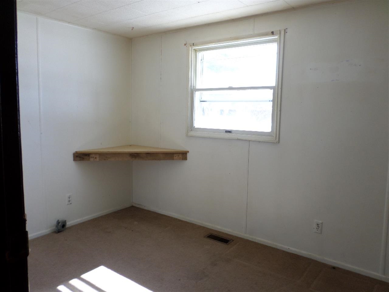 15427 Doris Road Bristol, IN 46507 - Photo 8 of 19 Gallery Image 8