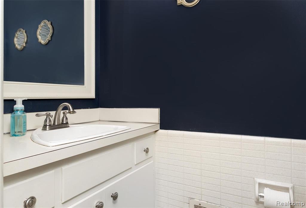660 Cook Road Grosse Pointe Woods, MI 48236 - Photo 27 of 49