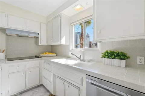 $1,650,000 | 145 Palm Drive, Hermosa Beach, CA 90254