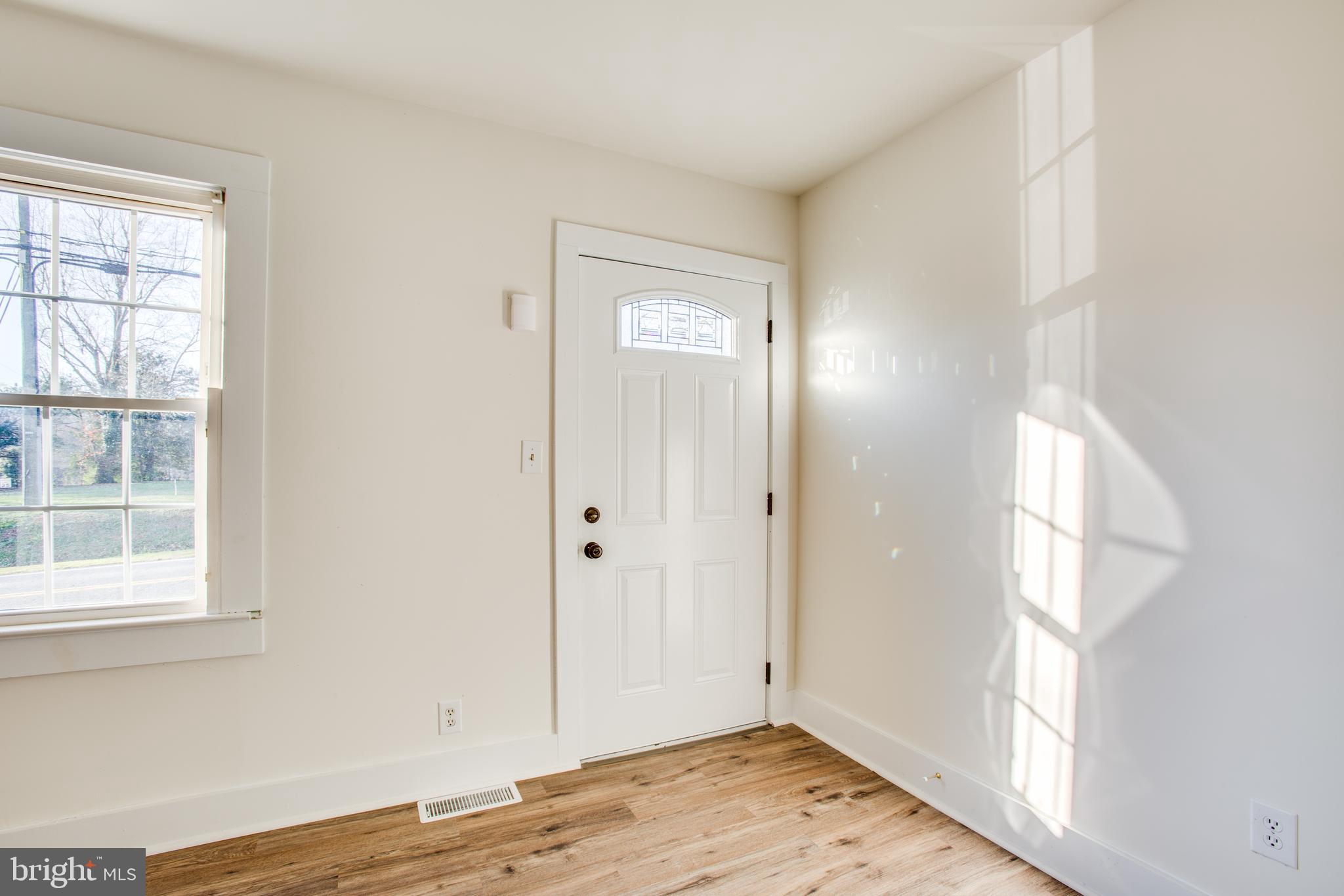 154 Truslow Road Fredericksburg, VA 22405 - Photo 4 of 36 Gallery Image 4