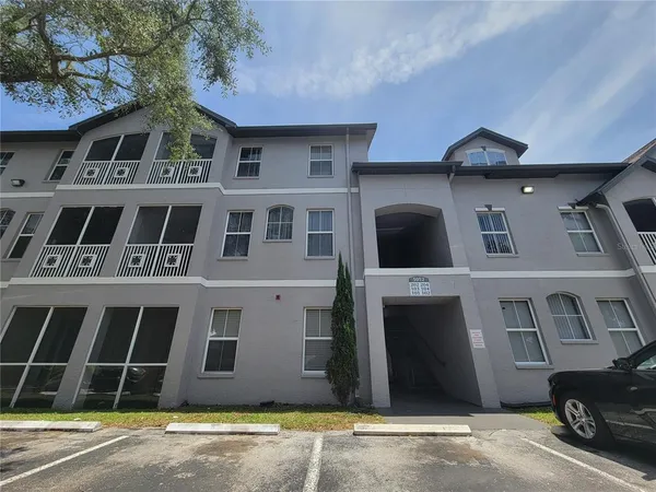 $2,100 | 5052 Sunridge Palms Drive, Unit 104, Tampa, FL 33617