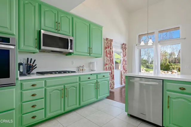 $4,950 | 815 Vista Grande Drive, Santa Paula, CA 93060