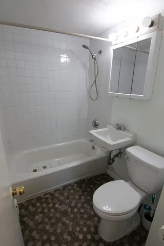 $2,900 | 103 Essex Street, Unit 1, Saugus, MA 01906