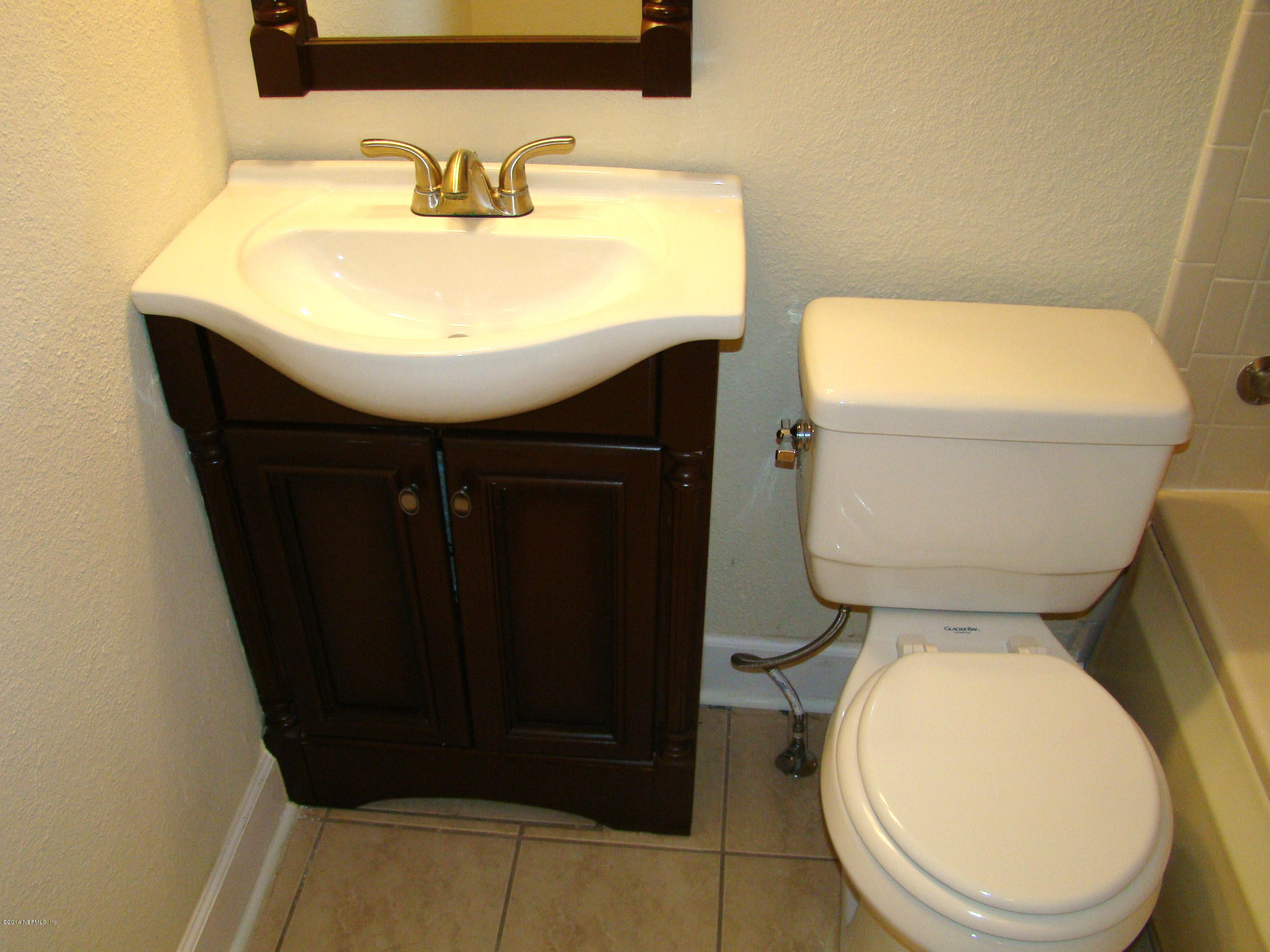 10586 Jolynn Road Jacksonville, FL 32225 - Photo 12 of 14 HALL BATHROOM 1
