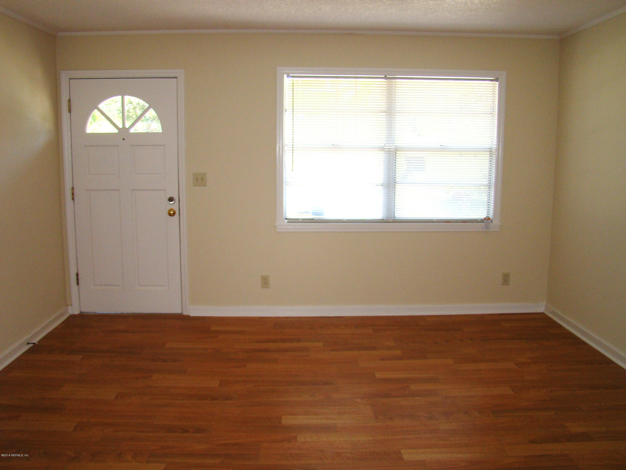 10586 Jolynn Road Jacksonville, FL 32225 - Photo 4 of 14 LIVING ROOM