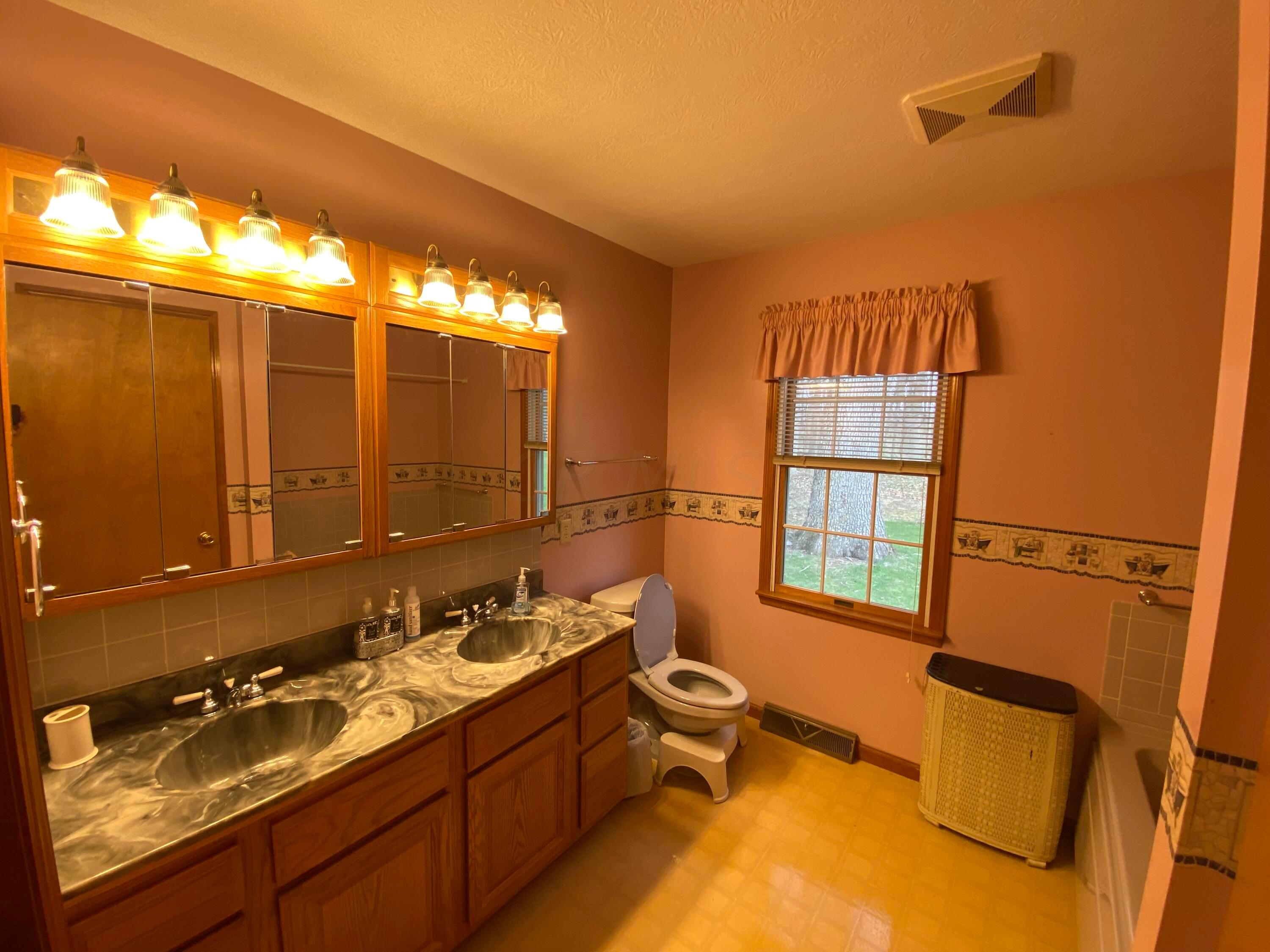 1675 Northridge Road Circleville, OH 43113 - Photo 42 of 49 En Suite Bath with Double Vanity