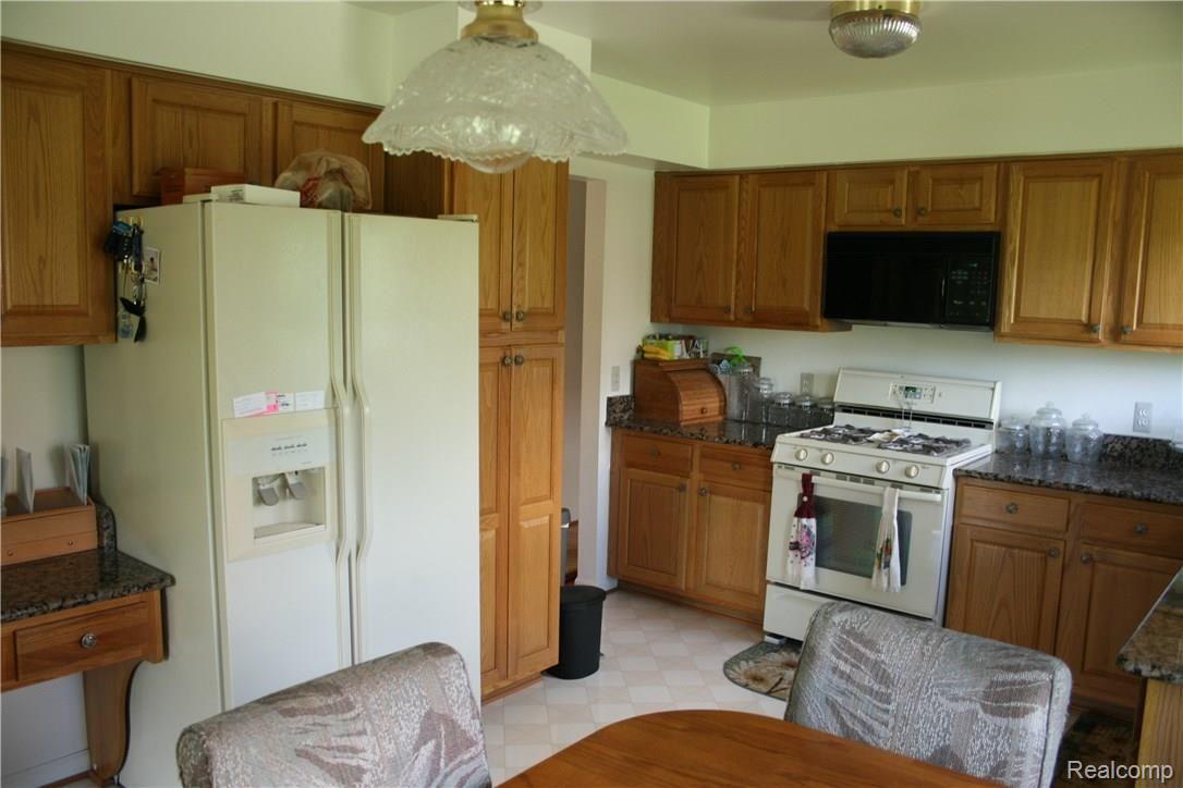 6850 Kennesaw Road Canton, MI 48187 - Photo 17 of 33 IMG_0999.JPG