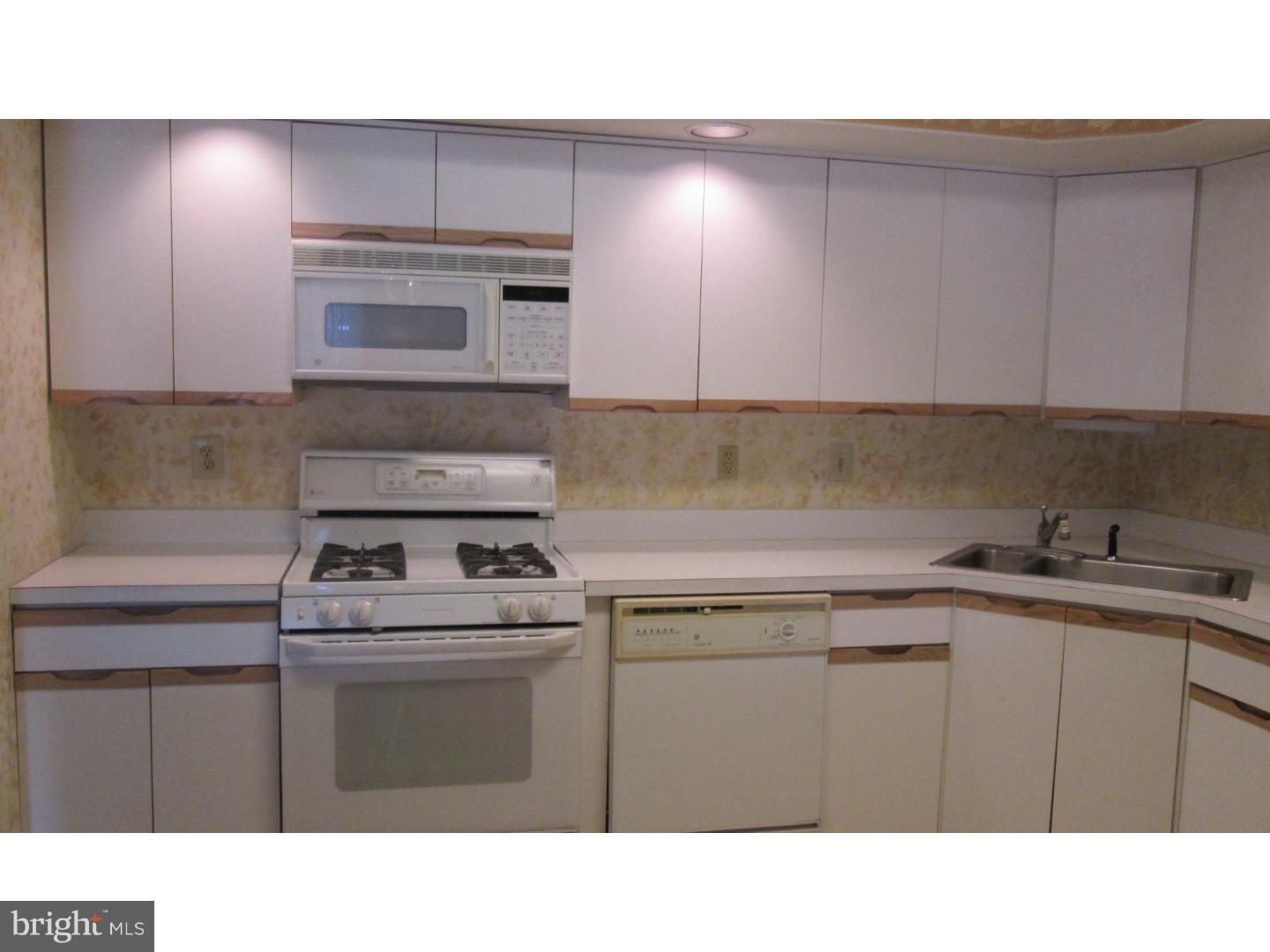 2015 Welsh Road, Unit 71 Philadelphia, PA 19115 - Photo 3 of 22 Kitchen